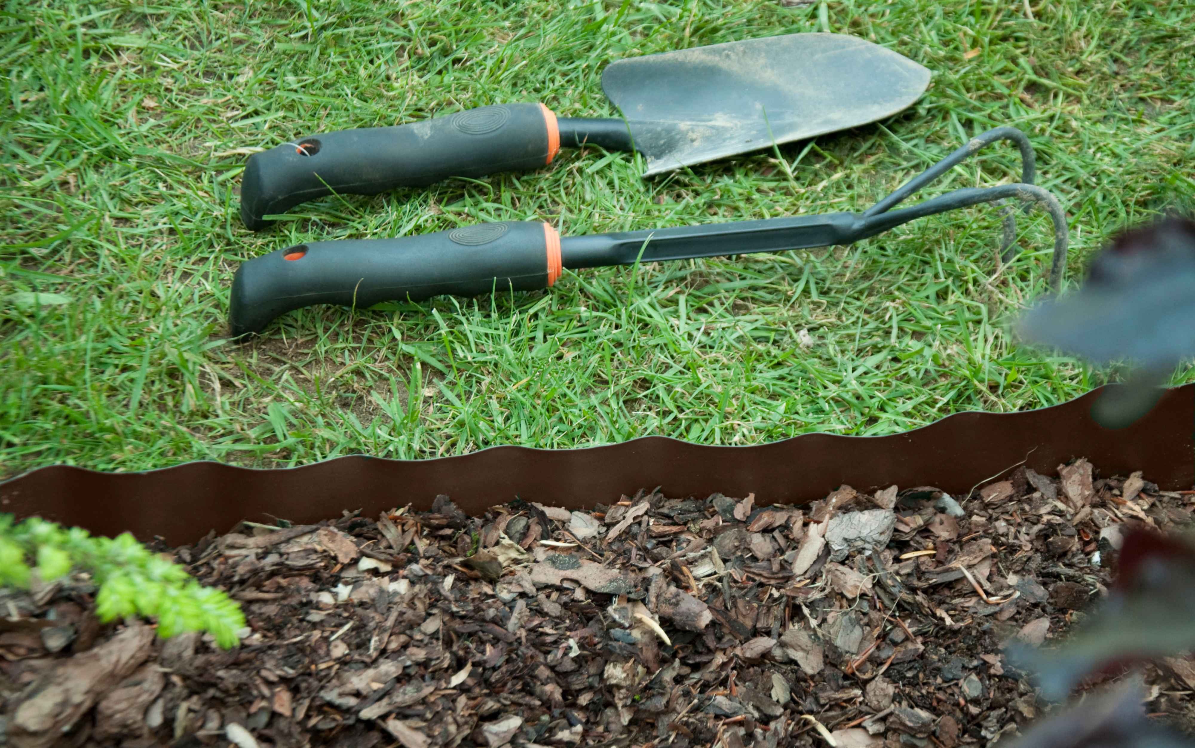 Wavy Plastic Garden Lawn Edging, H=20CM, L=9M, Brown